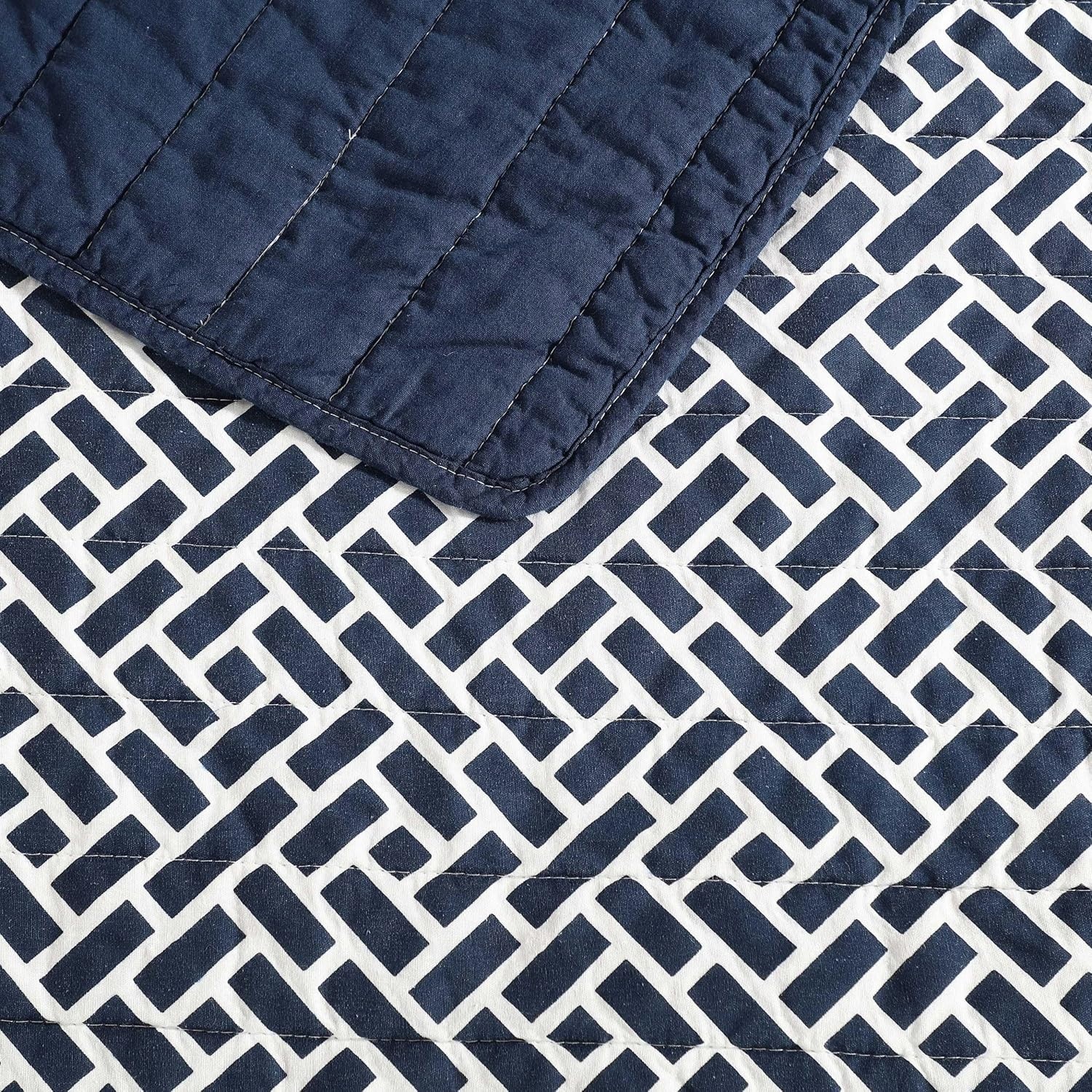 image:imageNautica Quilt Set Soft Bedding with Matching Sham Rounded Corner Reversible Design Coleridge Blue TwinLockridge Navy